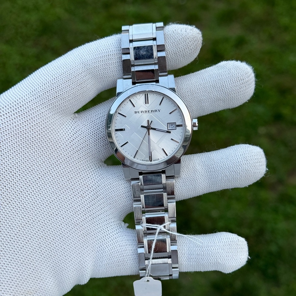 Burberry Silver Watch  Dial Men's Watch - Picture 2 of 10